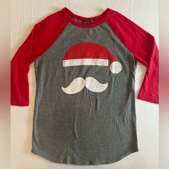 Cute Holiday graphic tee - Picture 1 of 6